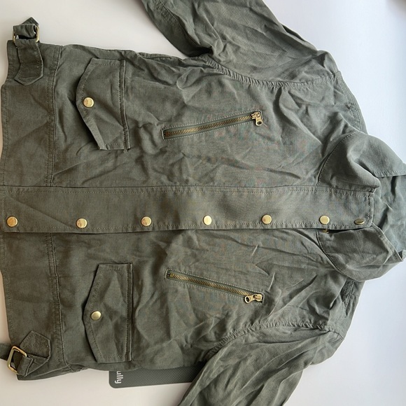 Lightweight jacket perfect for summer nights - Picture 2 of 7